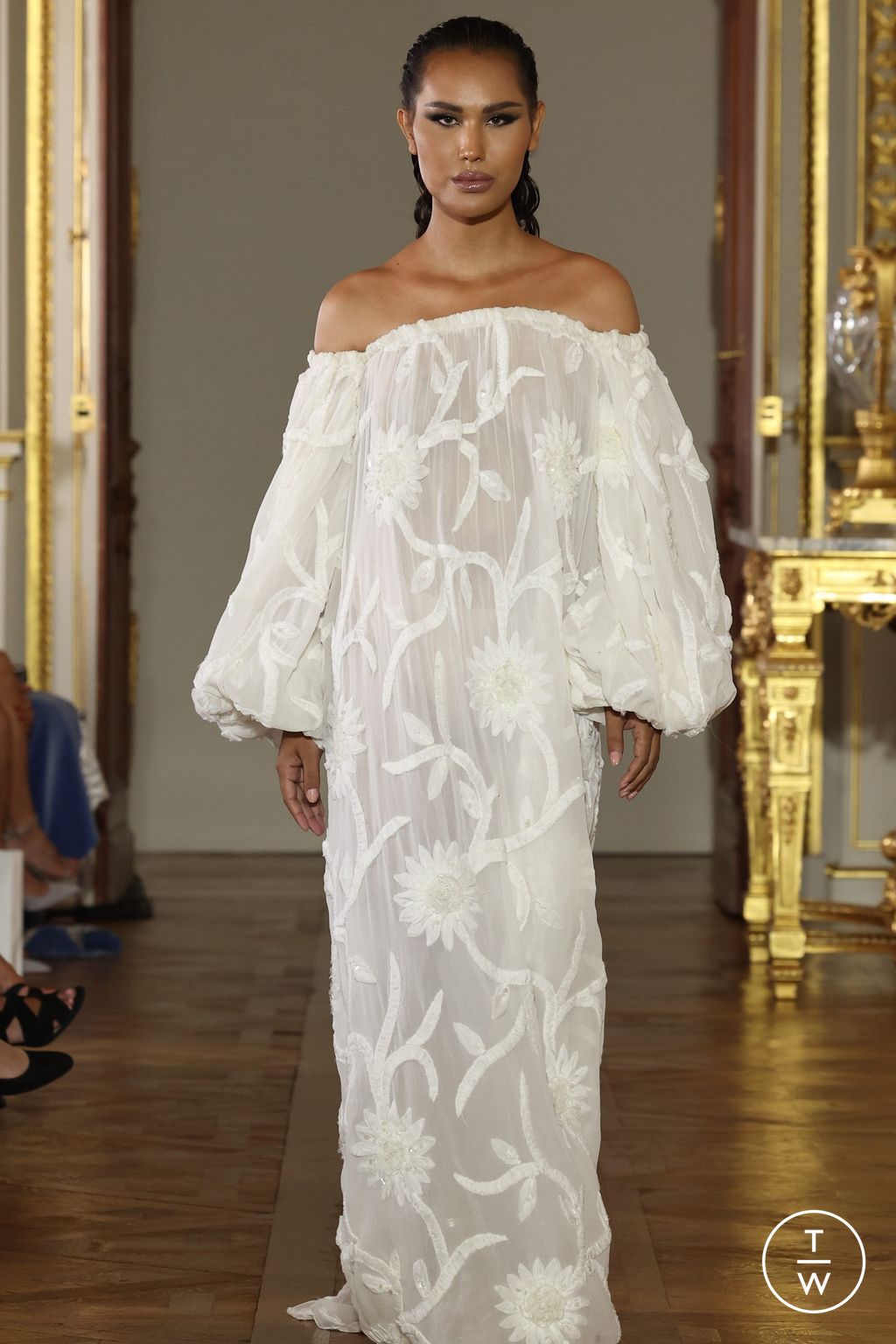 Fashion Week Paris Fall/Winter 2022 look 40 from the Tony Ward collection couture