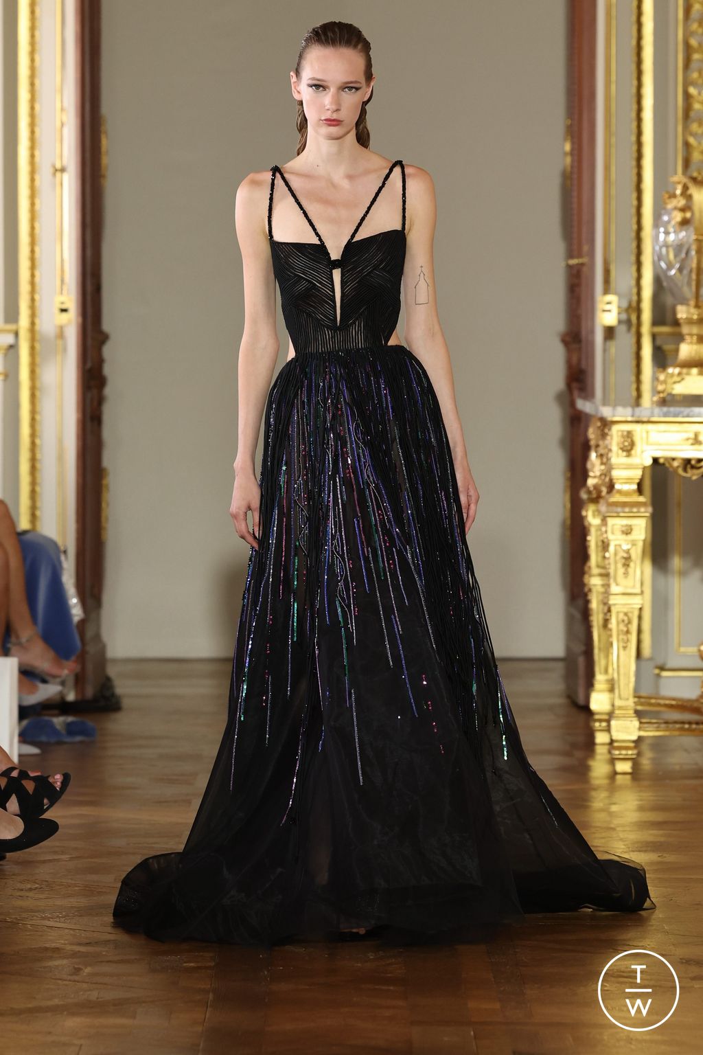 Fashion Week Paris Fall/Winter 2022 look 43 from the Tony Ward collection 高级定制
