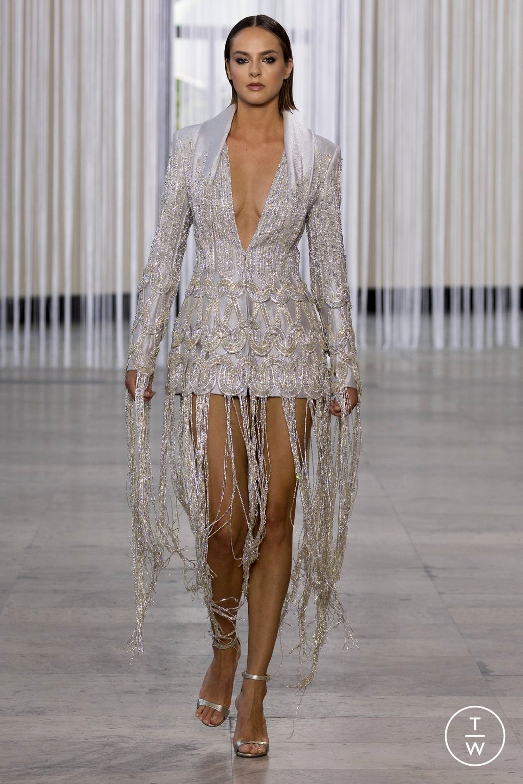 Fashion Week Paris Fall/Winter 2023 look 13 from the Tony Ward collection 高级定制