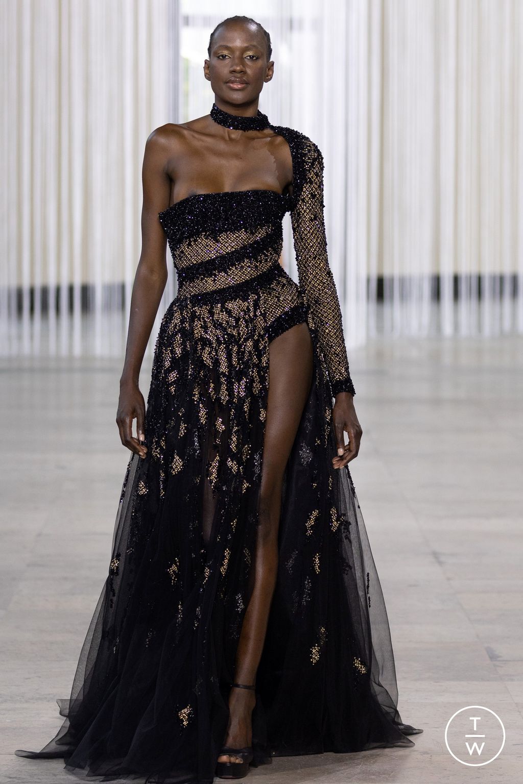 Fashion Week Paris Fall/Winter 2023 look 19 from the Tony Ward collection 高级定制