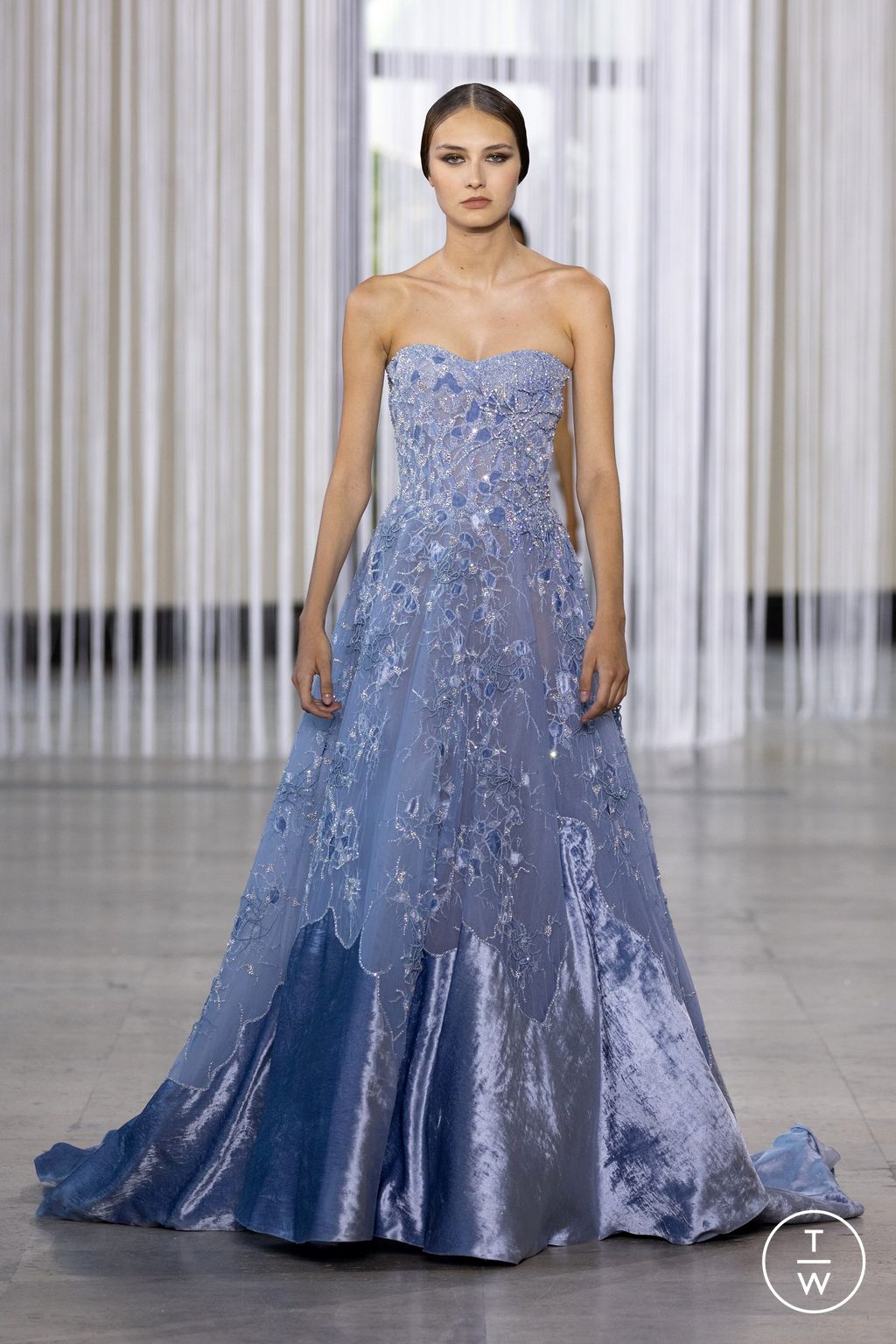 Fashion Week Paris Fall/Winter 2023 look 22 from the Tony Ward collection couture