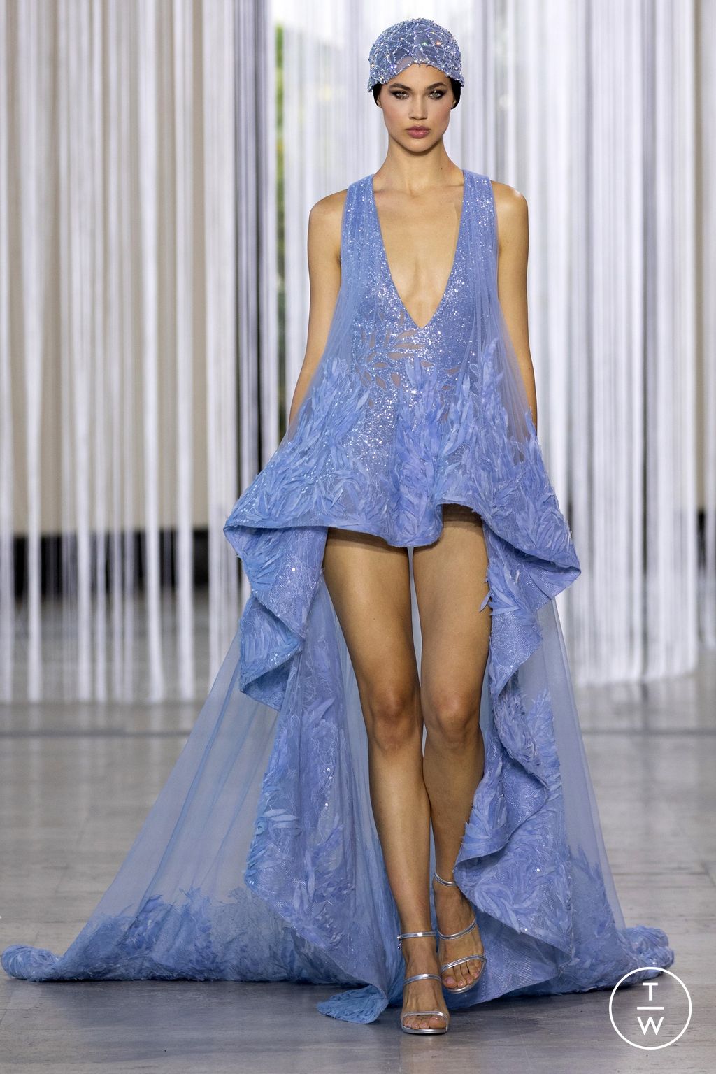 Fashion Week Paris Fall/Winter 2023 look 24 from the Tony Ward collection 高级定制