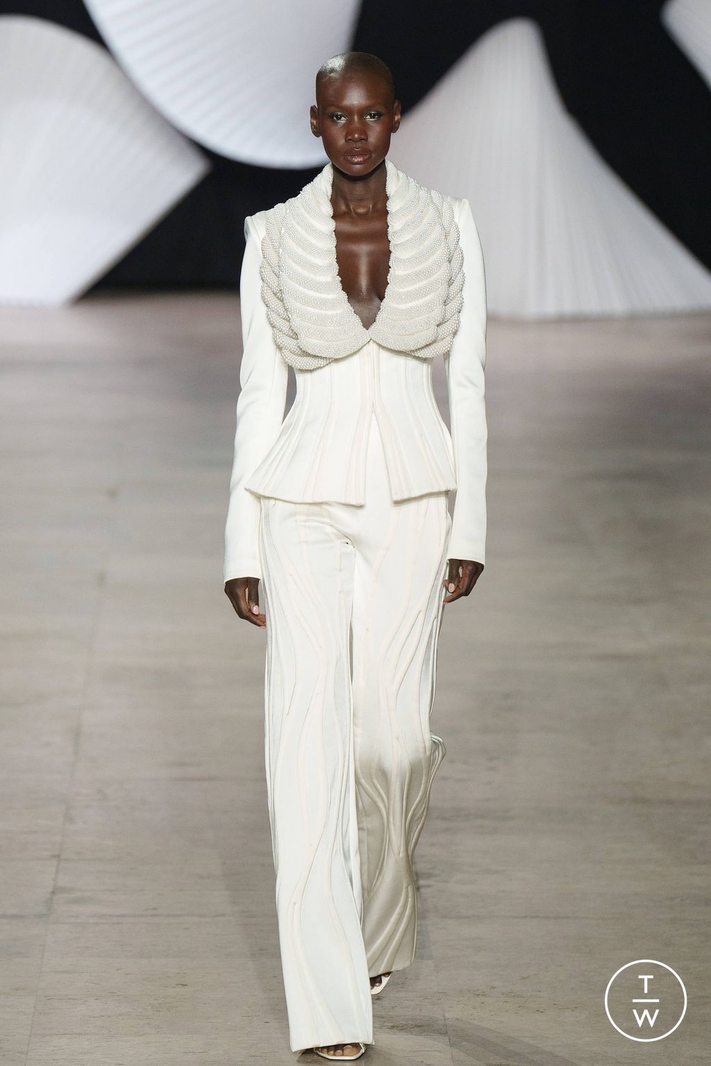 Fashion Week Paris Spring/Summer 2024 look 2 from the Tony Ward collection 高级定制