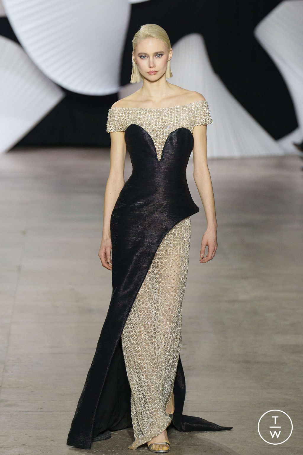Fashion Week Paris Spring/Summer 2024 look 4 from the Tony Ward collection couture