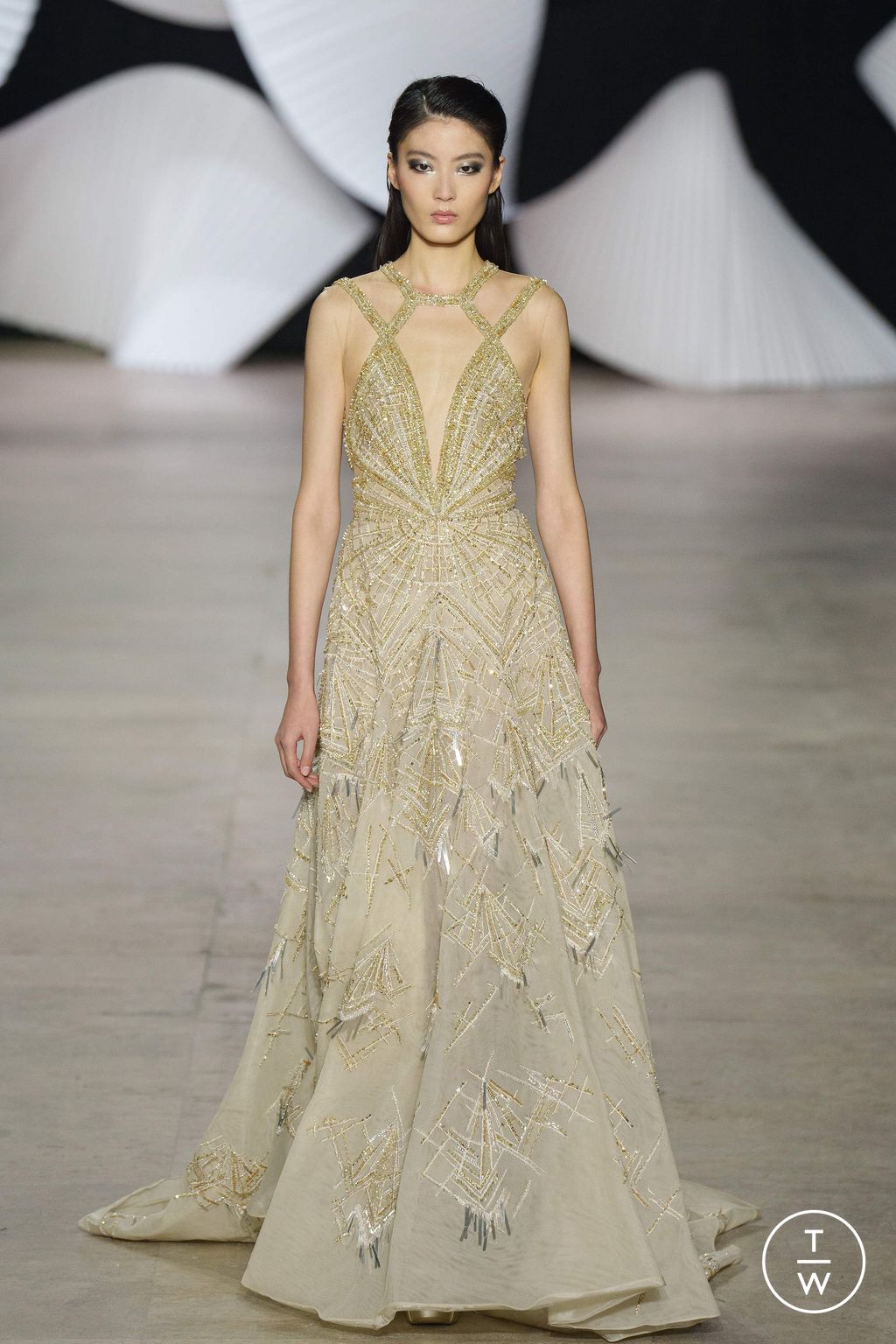 Fashion Week Paris Spring/Summer 2024 look 13 from the Tony Ward collection 高级定制