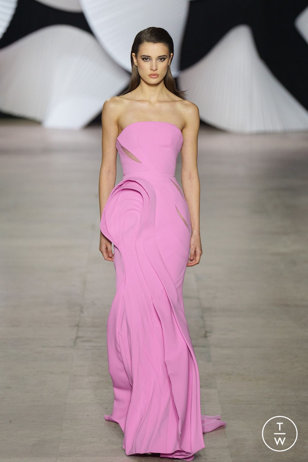 Fashion Week Paris Spring/Summer 2024 look 16 from the Tony Ward collection 高级定制