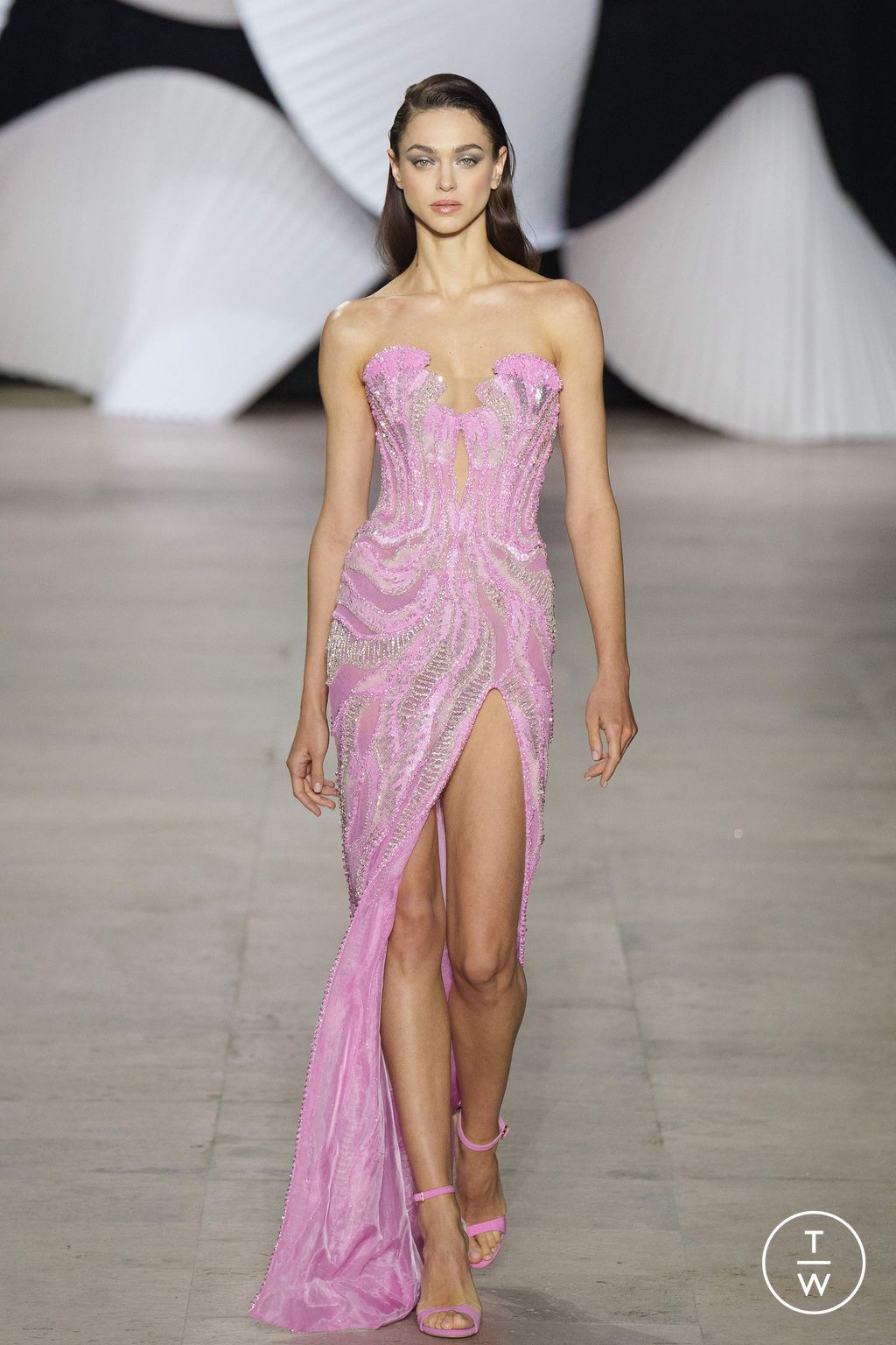 Fashion Week Paris Spring/Summer 2024 look 17 from the Tony Ward collection 高级定制