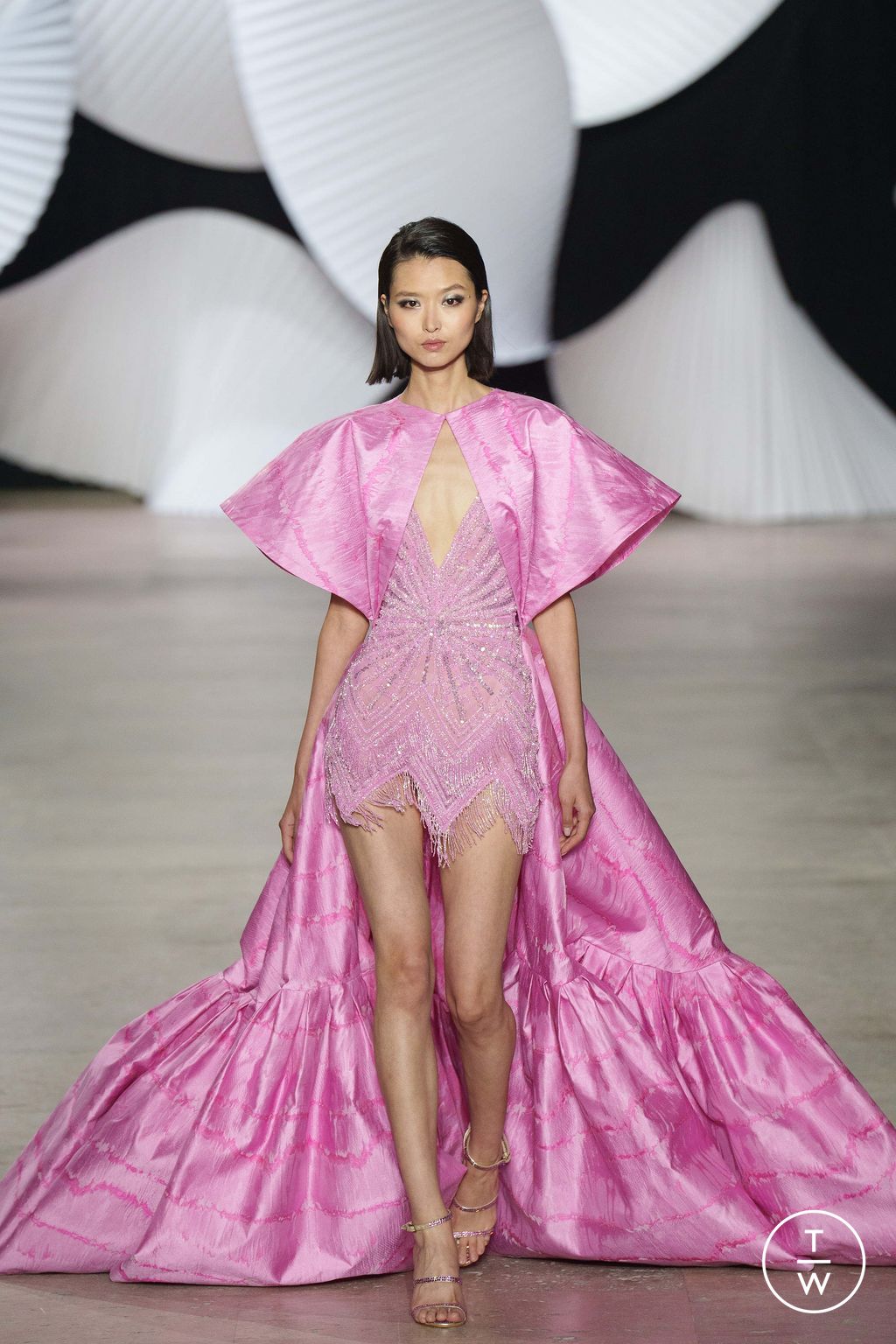 Fashion Week Paris Spring/Summer 2024 look 18 from the Tony Ward collection 高级定制