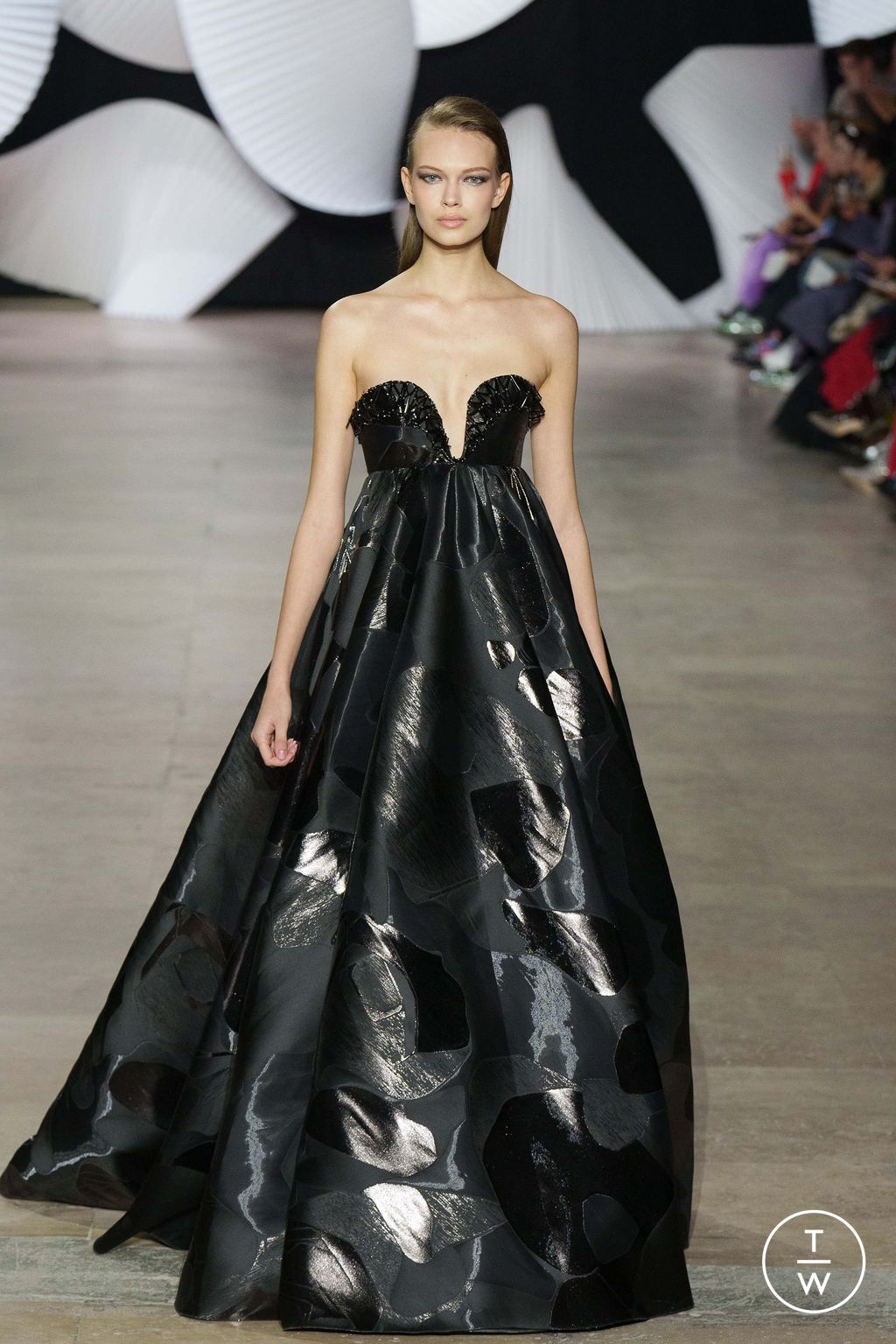 Fashion Week Paris Spring/Summer 2024 look 23 from the Tony Ward collection couture