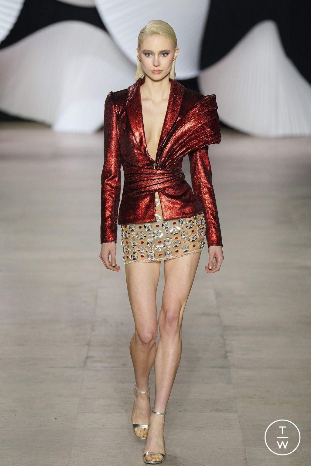 Fashion Week Paris Spring/Summer 2024 look 28 from the Tony Ward collection 高级定制