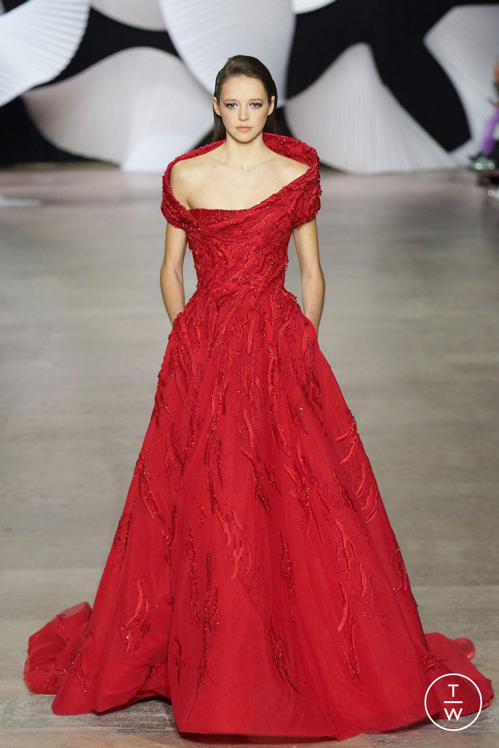 Fashion Week Paris Spring/Summer 2024 look 33 from the Tony Ward collection 高级定制