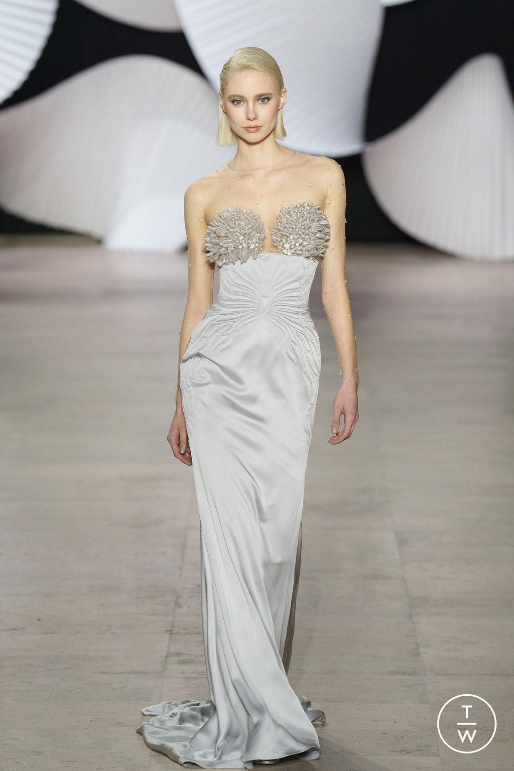 Fashion Week Paris Spring/Summer 2024 look 52 from the Tony Ward collection 高级定制