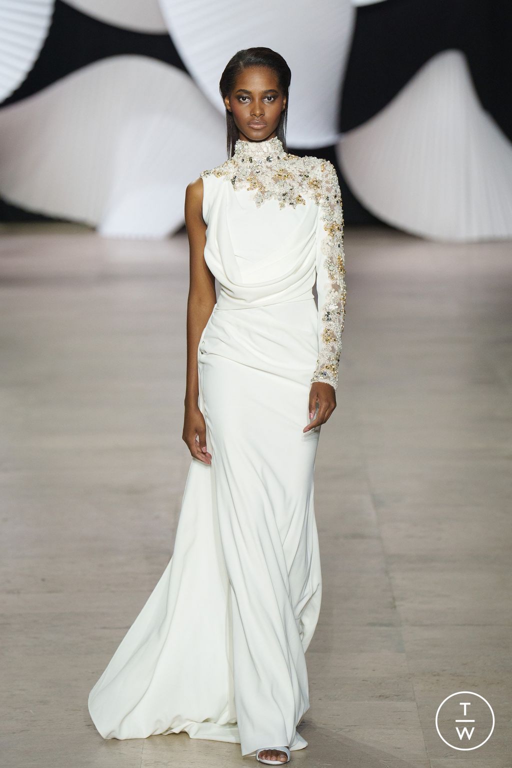 Fashion Week Paris Spring/Summer 2024 look 55 from the Tony Ward collection 高级定制