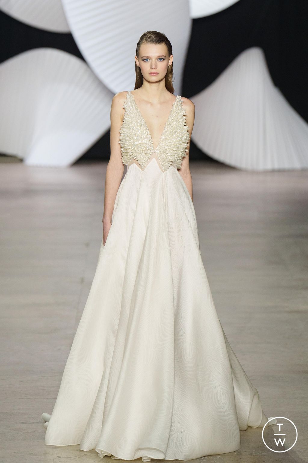 Fashion Week Paris Spring/Summer 2024 look 56 from the Tony Ward collection 高级定制