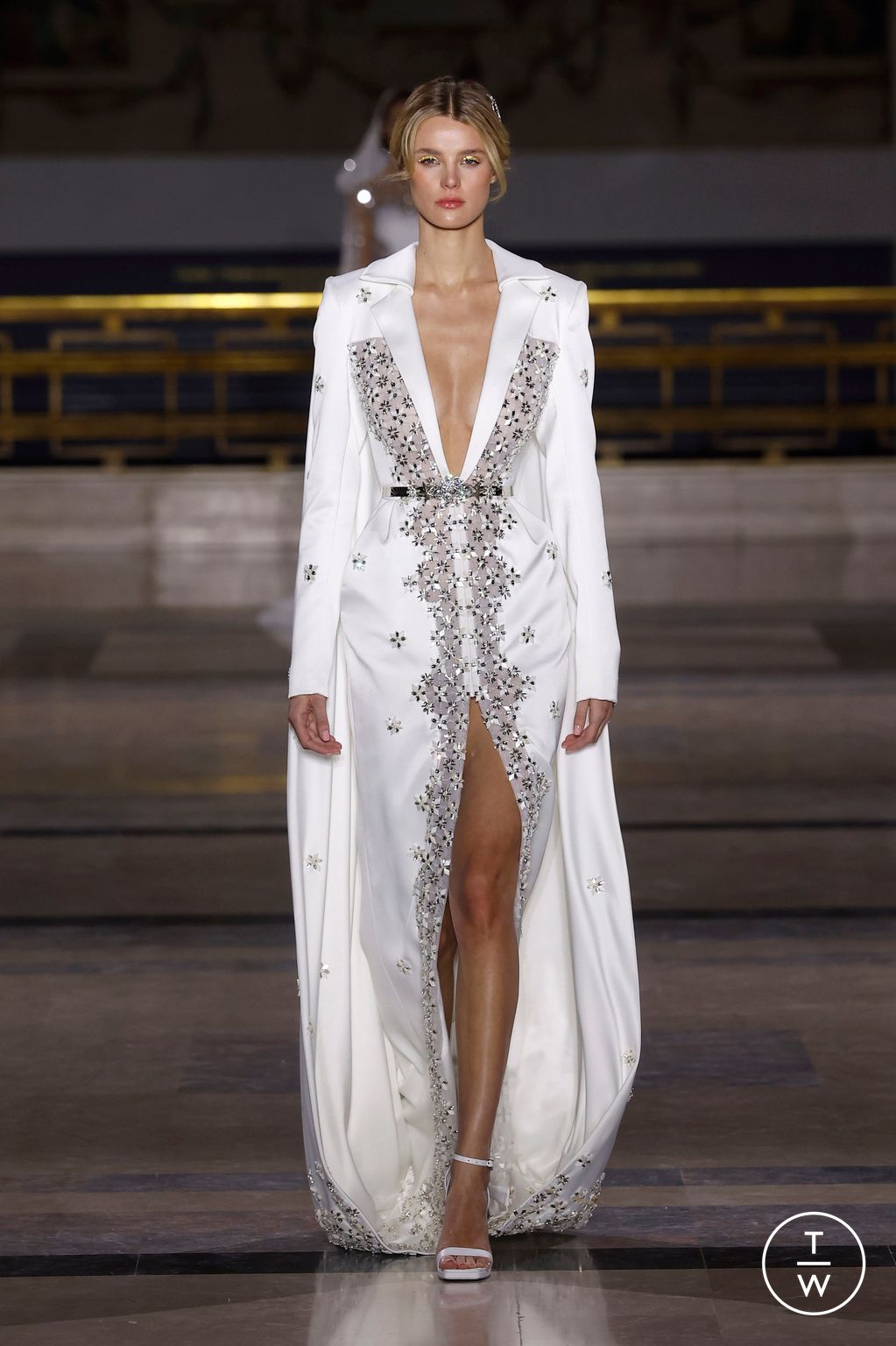 Fashion Week Paris Spring/Summer 2025 look 1 de la collection Tony Ward couture