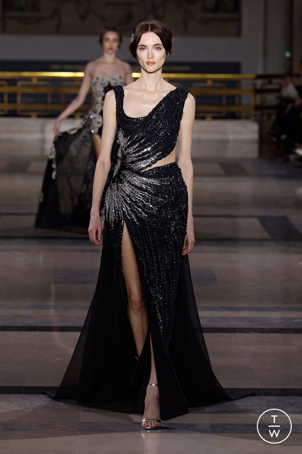 Fashion Week Paris Spring/Summer 2025 look 16 de la collection Tony Ward couture