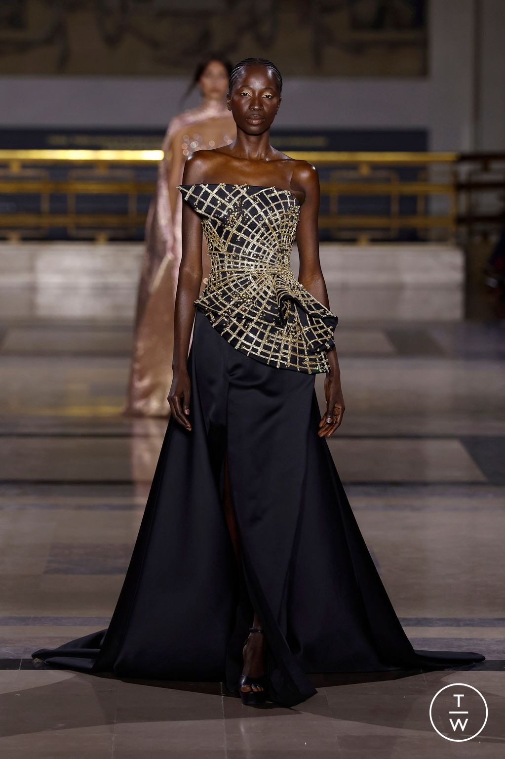 Fashion Week Paris Spring/Summer 2025 look 19 from the Tony Ward collection couture