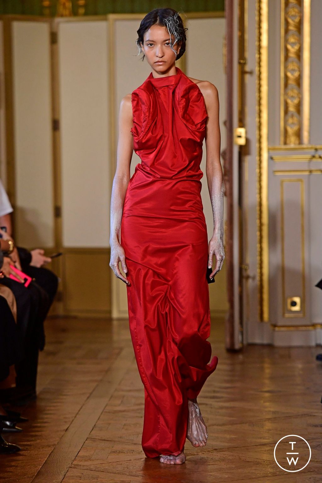 Fashion Week Paris Spring/Summer 2024 look 2 de la collection Torisheju womenswear