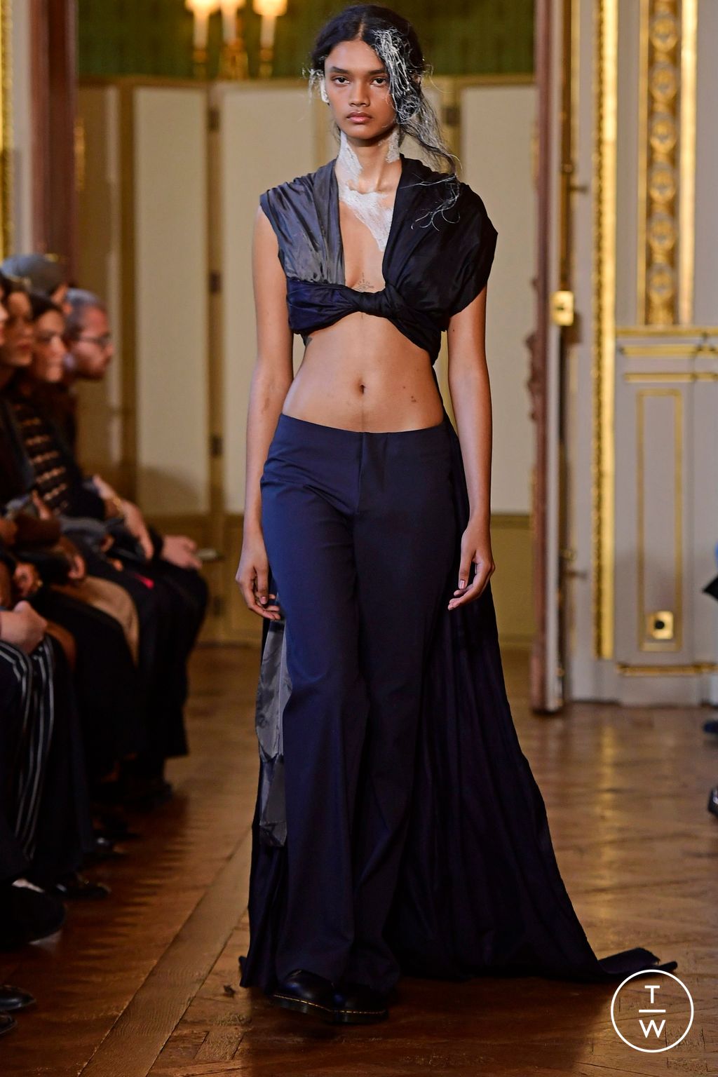 Fashion Week Paris Spring/Summer 2024 look 12 de la collection Torisheju womenswear