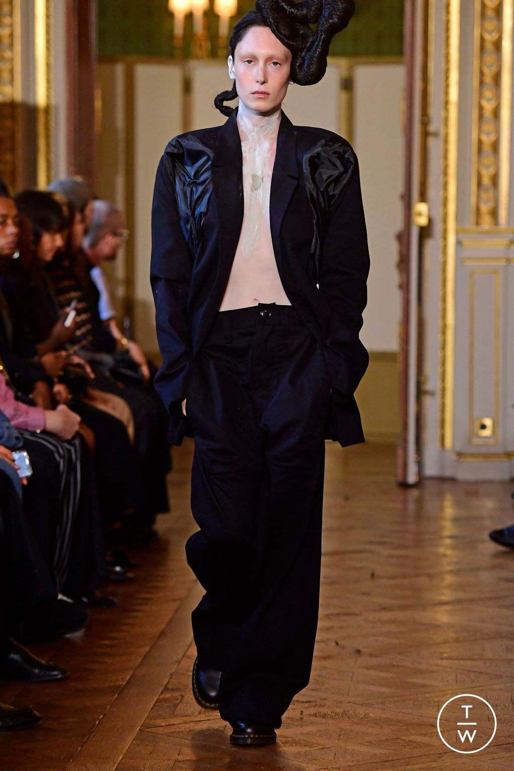 Fashion Week Paris Spring/Summer 2024 look 17 from the Torisheju collection 女装