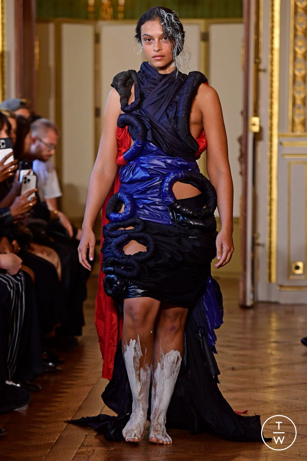 Fashion Week Paris Spring/Summer 2024 look 19 de la collection Torisheju womenswear
