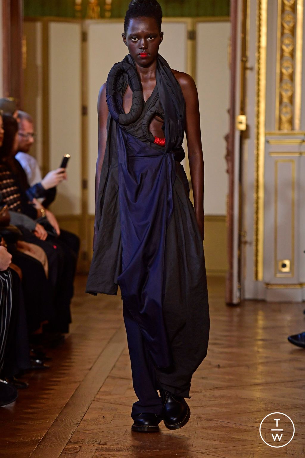 Fashion Week Paris Spring/Summer 2024 look 20 de la collection Torisheju womenswear
