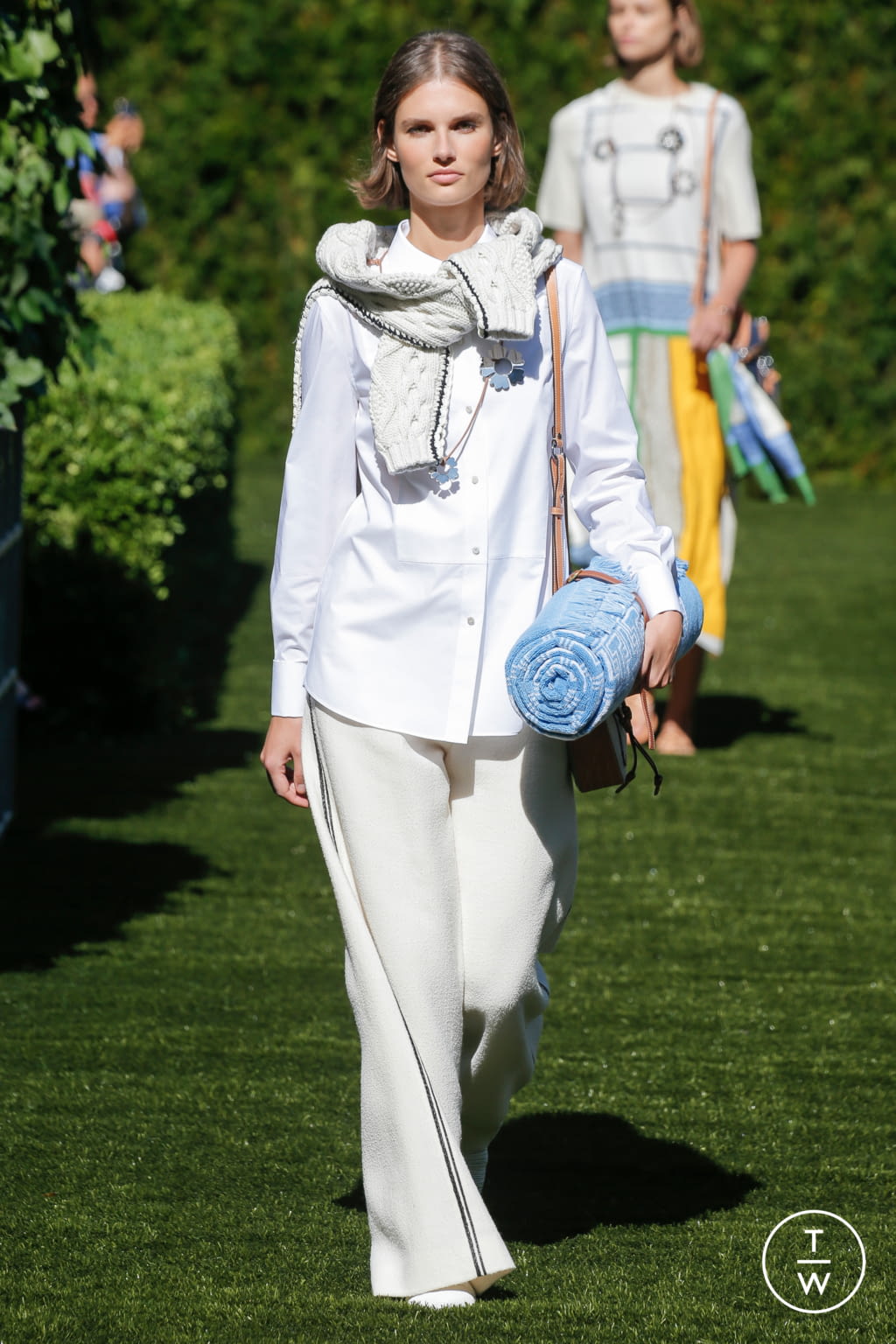 Fashion Week New York Spring/Summer 2018 look 1 from the Tory Burch collection 女装