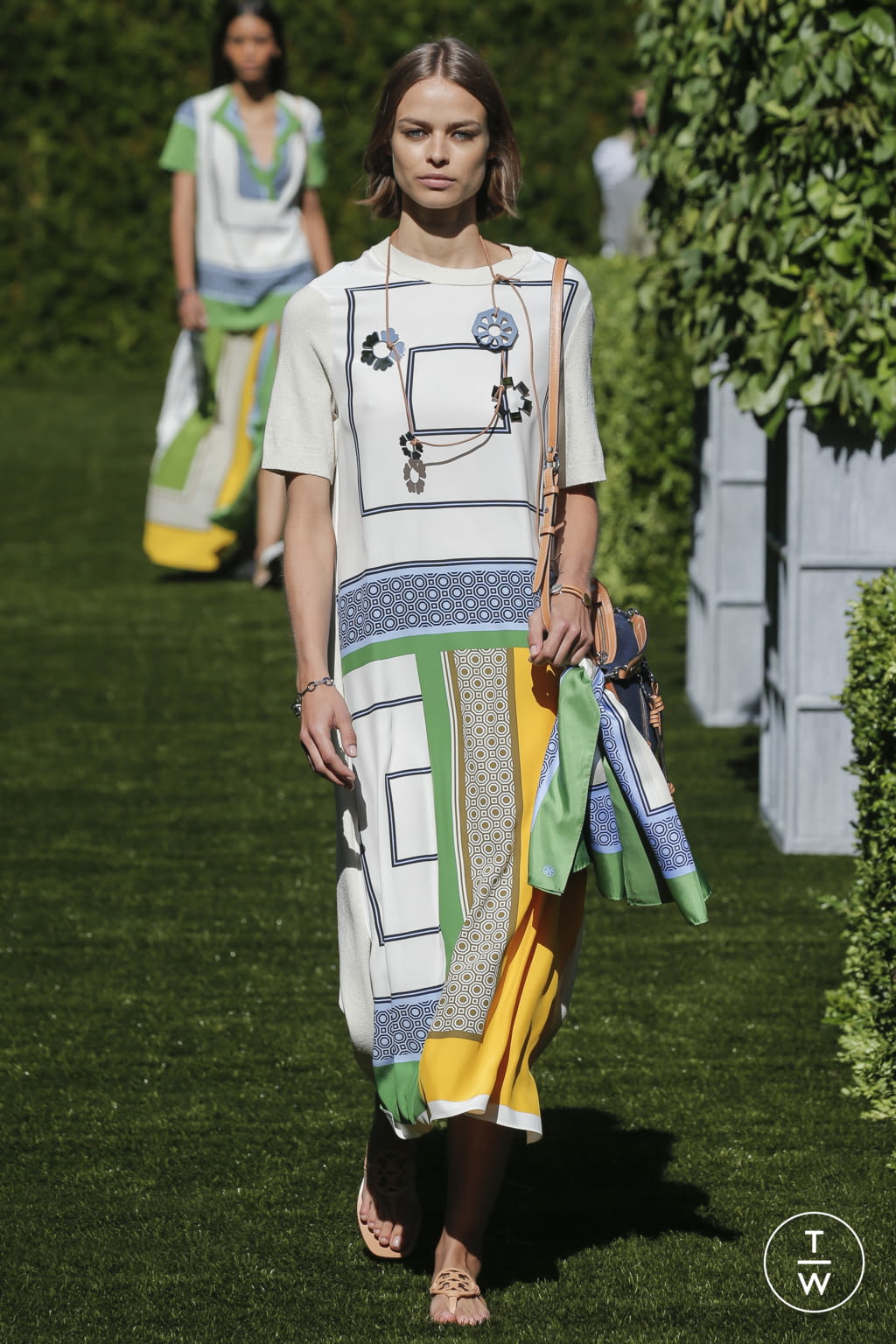 Fashion Week New York Spring/Summer 2018 look 2 from the Tory Burch collection 女装