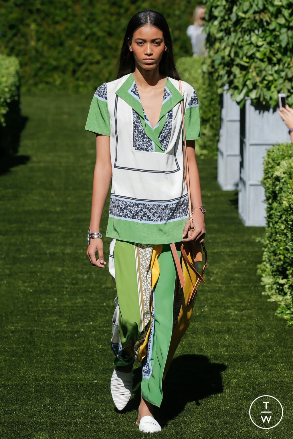 Fashion Week New York Spring/Summer 2018 look 3 from the Tory Burch collection womenswear