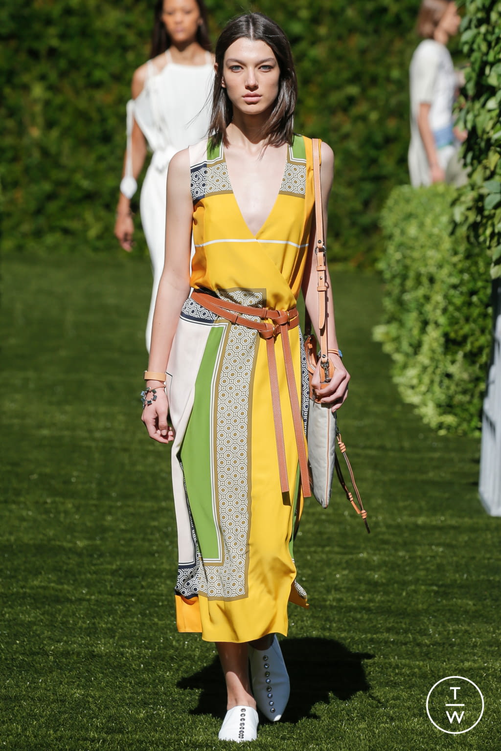 Fashion Week New York Spring/Summer 2018 look 5 from the Tory Burch collection womenswear