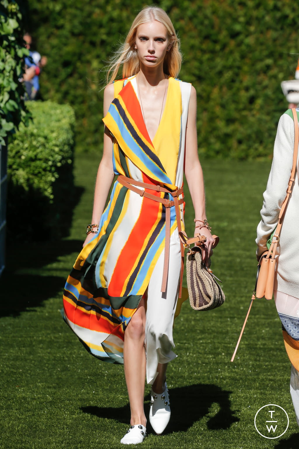 Fashion Week New York Spring/Summer 2018 look 18 from the Tory Burch collection 女装