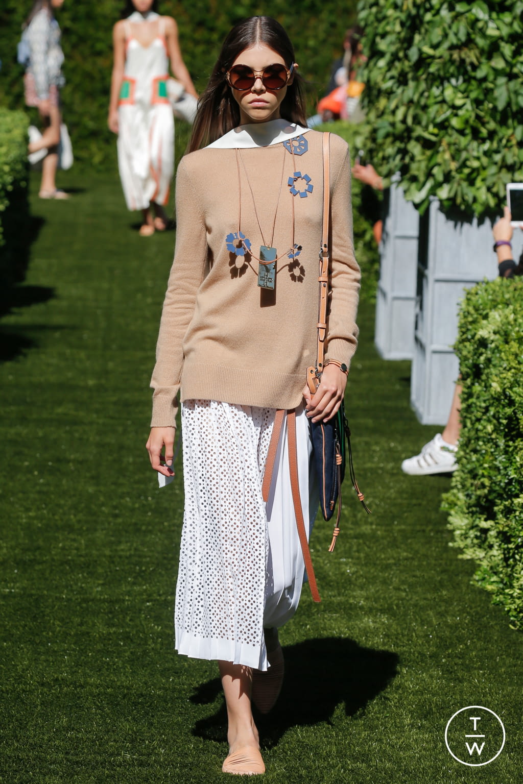 Fashion Week New York Spring/Summer 2018 look 38 from the Tory Burch collection 女装