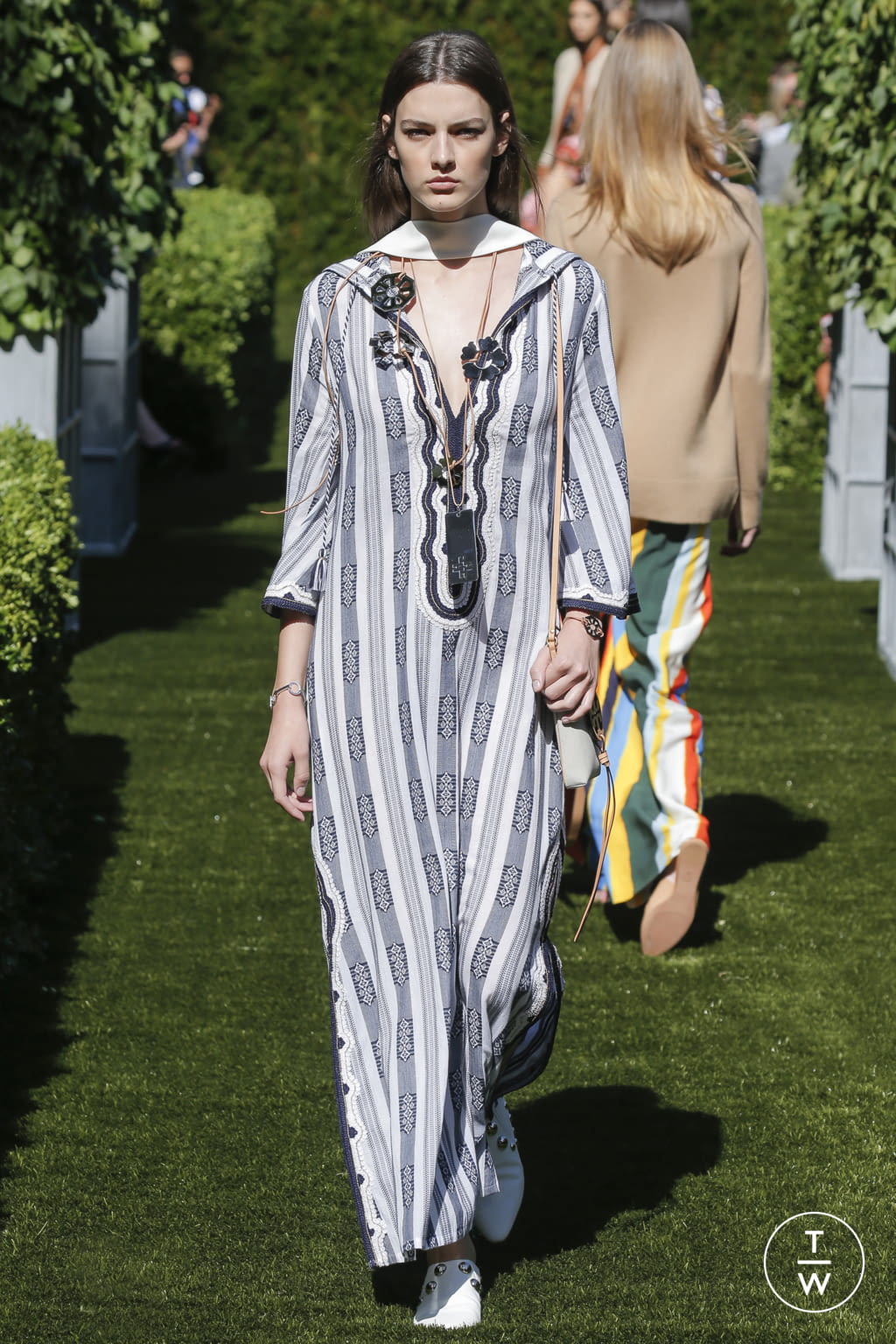 Fashion Week New York Spring/Summer 2018 look 40 from the Tory Burch collection womenswear