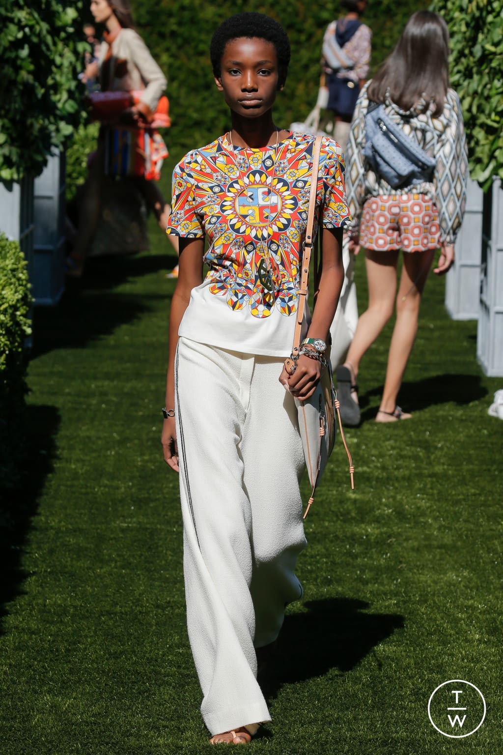 Fashion Week New York Spring/Summer 2018 look 41 from the Tory Burch collection womenswear