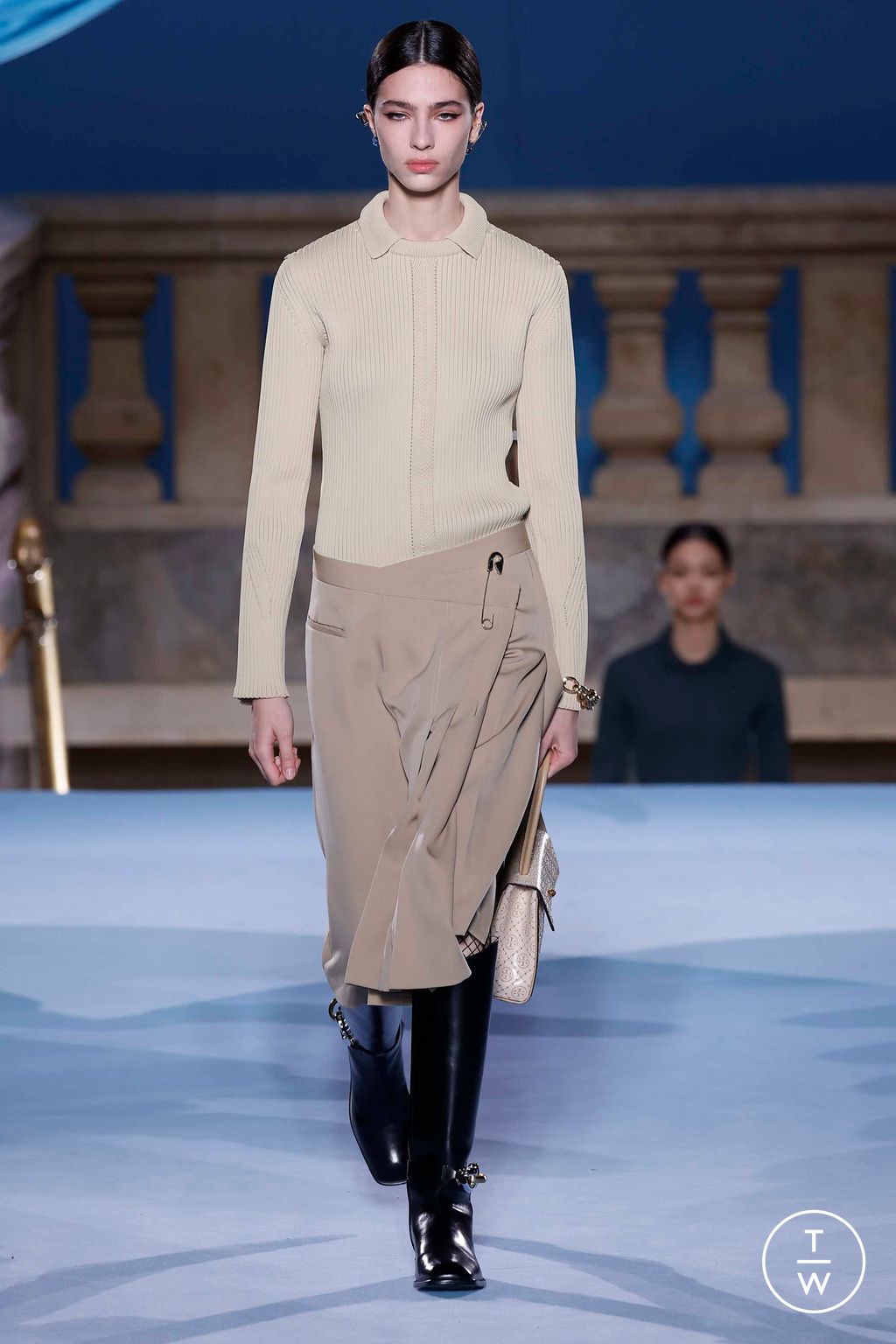 Fashion Week New York Fall/Winter 2023 look 1 from the Tory Burch collection womenswear