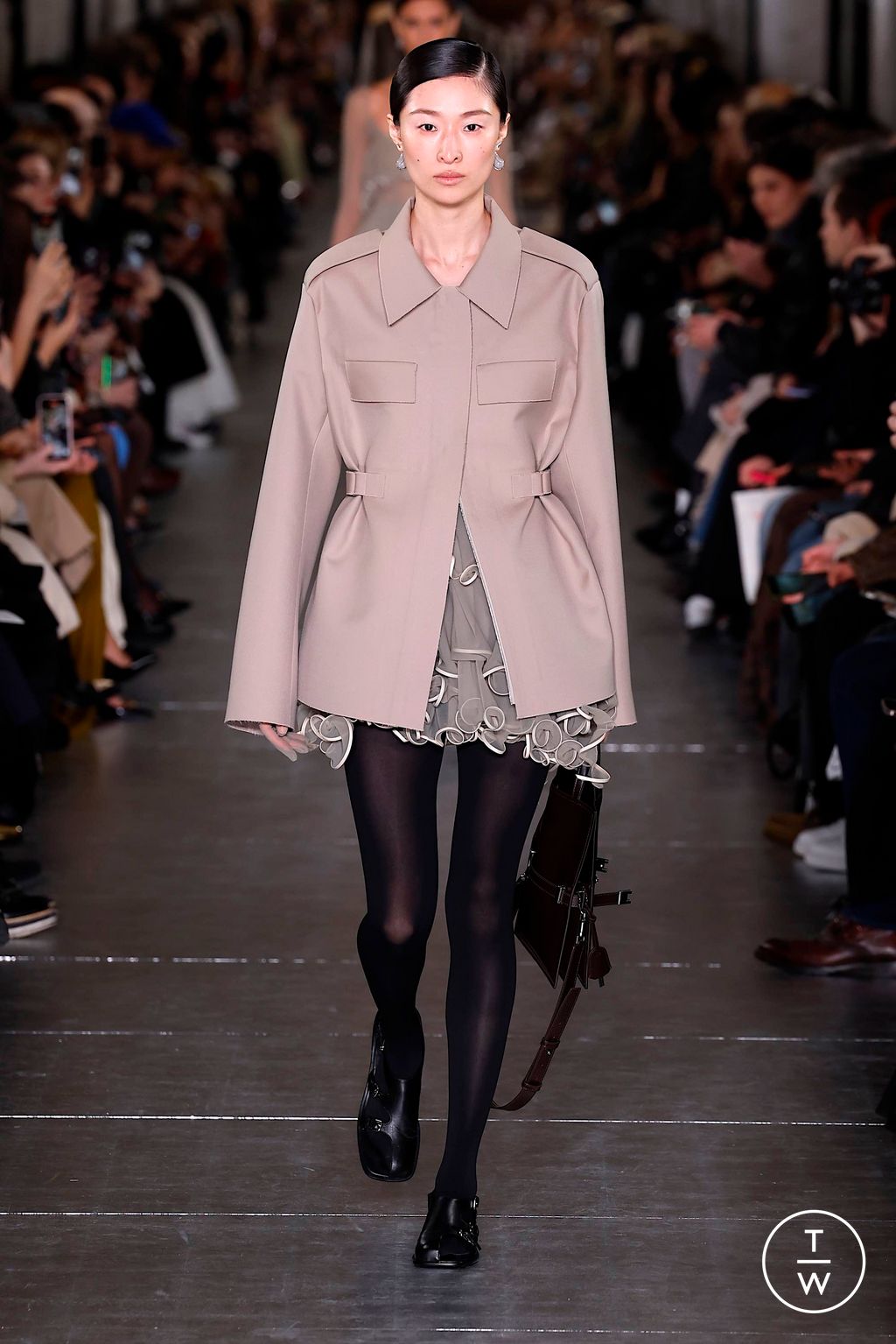 Fashion Week New York Fall/Winter 2024 look 18 from the Tory Burch collection 女装