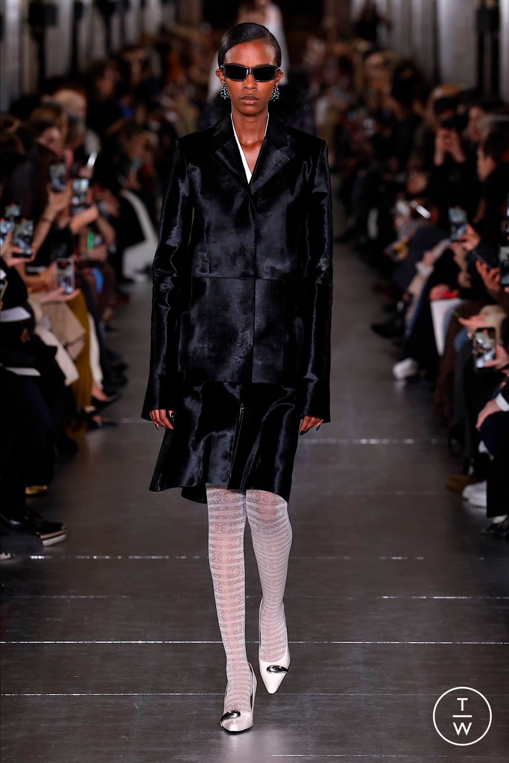 Fashion Week New York Fall/Winter 2024 look 27 from the Tory Burch collection 女装