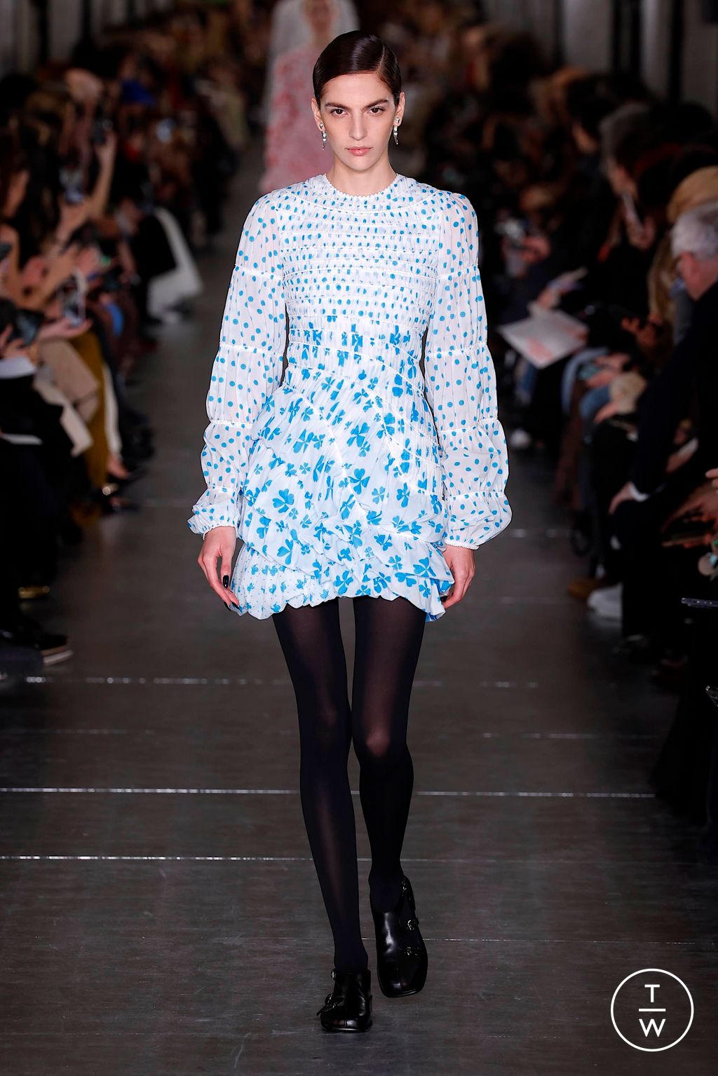 Fashion Week New York Fall/Winter 2024 look 32 from the Tory Burch collection 女装