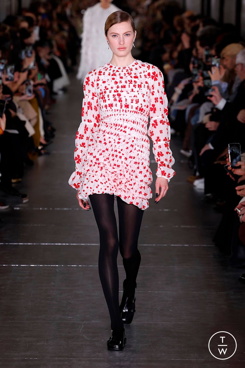 Fashion Week New York Fall/Winter 2024 look 33 from the Tory Burch collection 女装