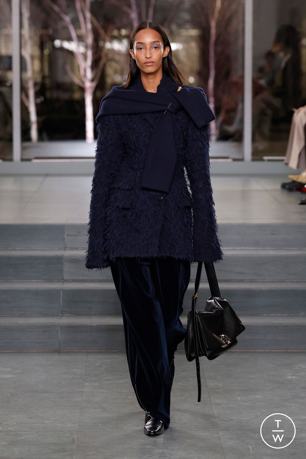 Fashion Week New York Fall/Winter 2025 look 1 from the Tory Burch collection 女装