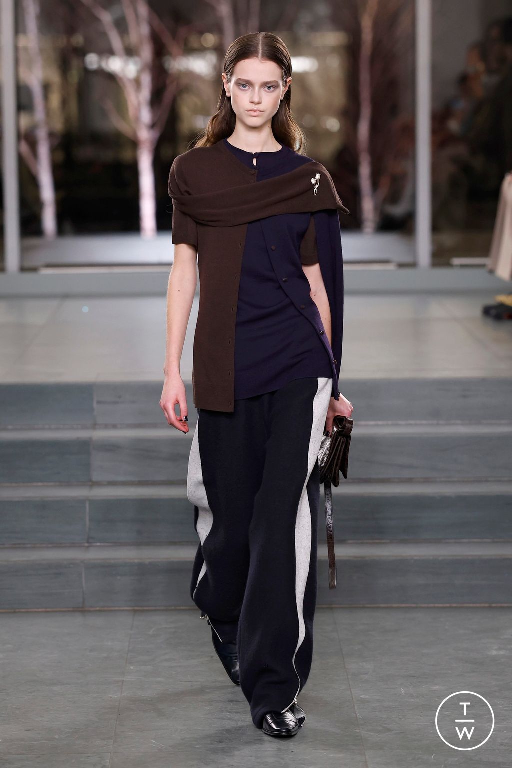 Fashion Week New York Fall/Winter 2025 look 6 from the Tory Burch collection 女装