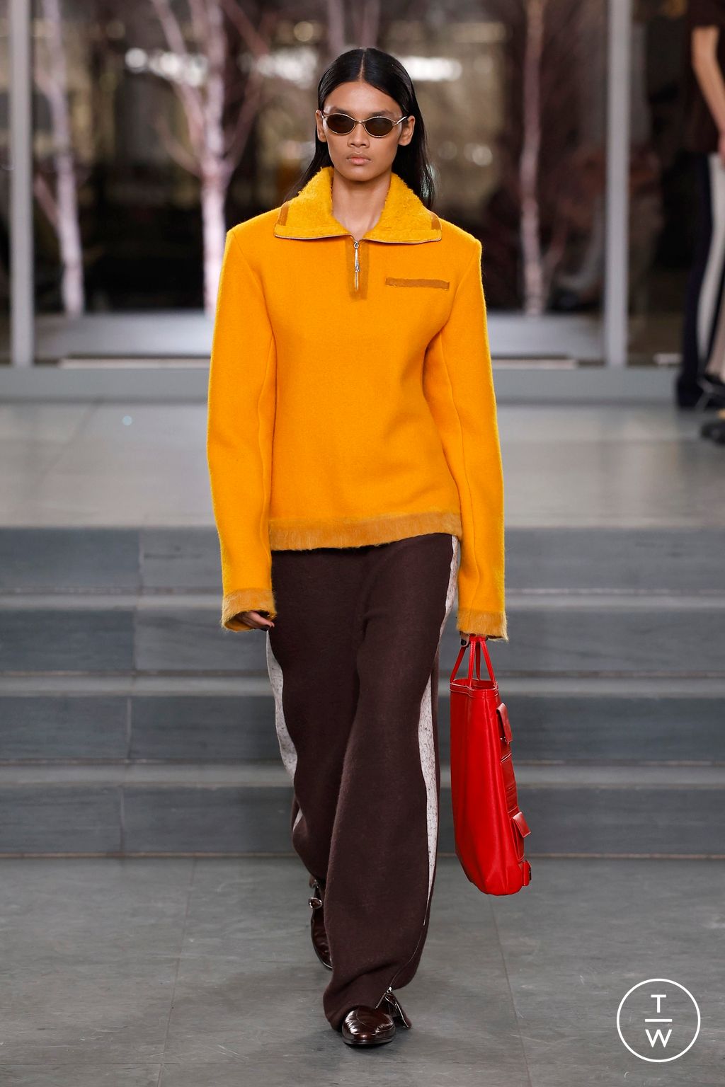 Fashion Week New York Fall/Winter 2025 look 8 from the Tory Burch collection 女装