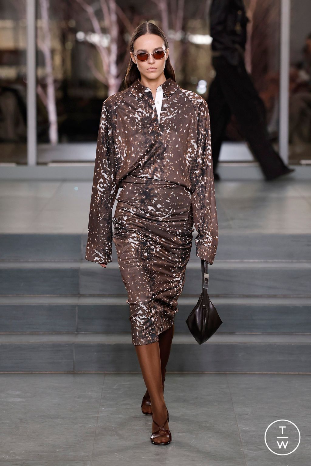 Fashion Week New York Fall/Winter 2025 look 17 from the Tory Burch collection 女装
