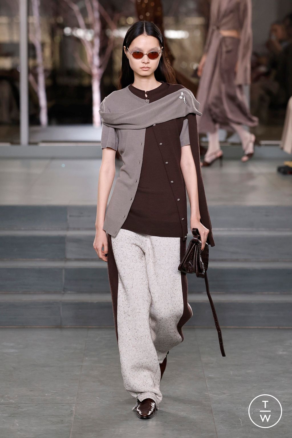 Fashion Week New York Fall/Winter 2025 look 24 from the Tory Burch collection 女装