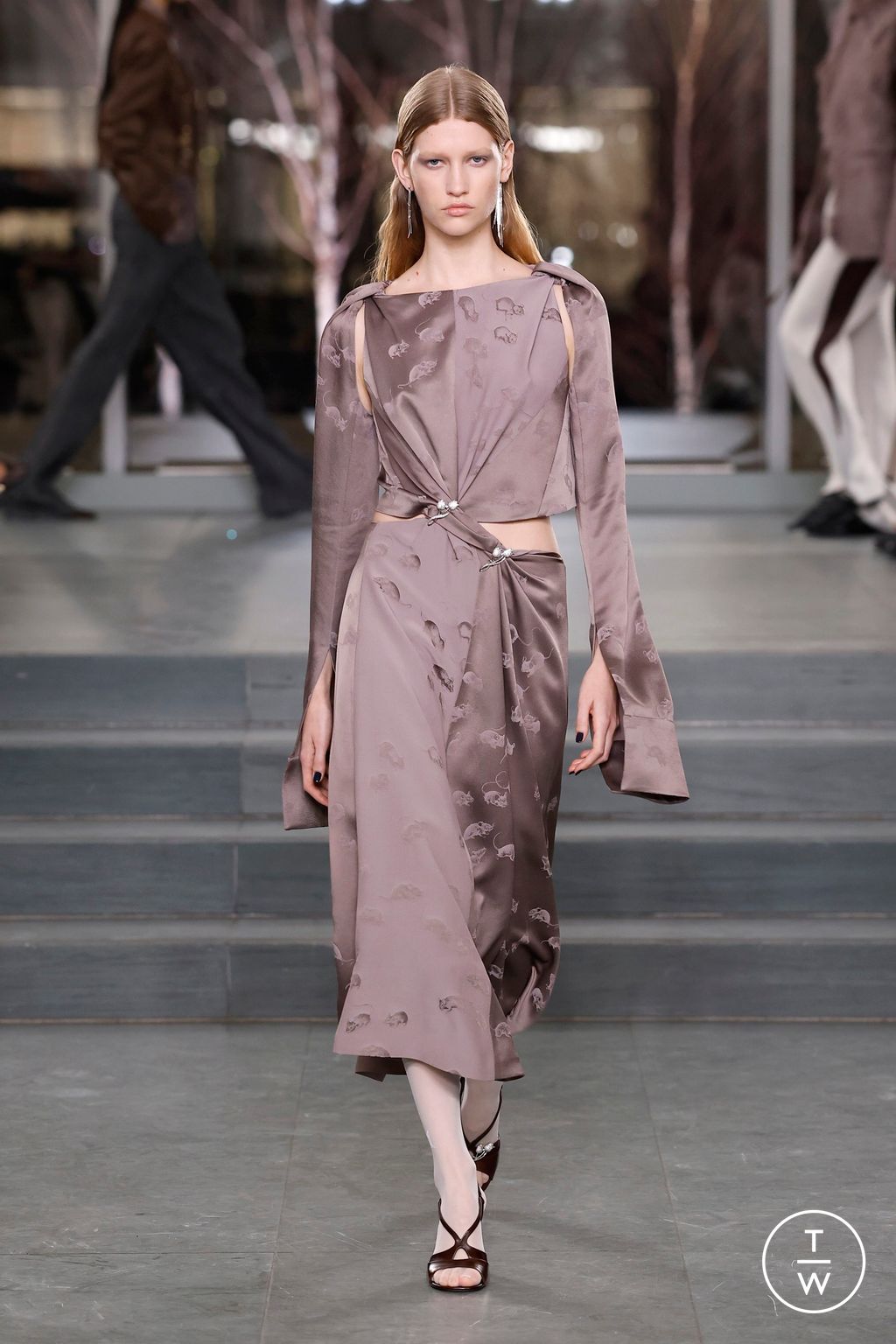 Fashion Week New York Fall/Winter 2025 look 25 from the Tory Burch collection womenswear