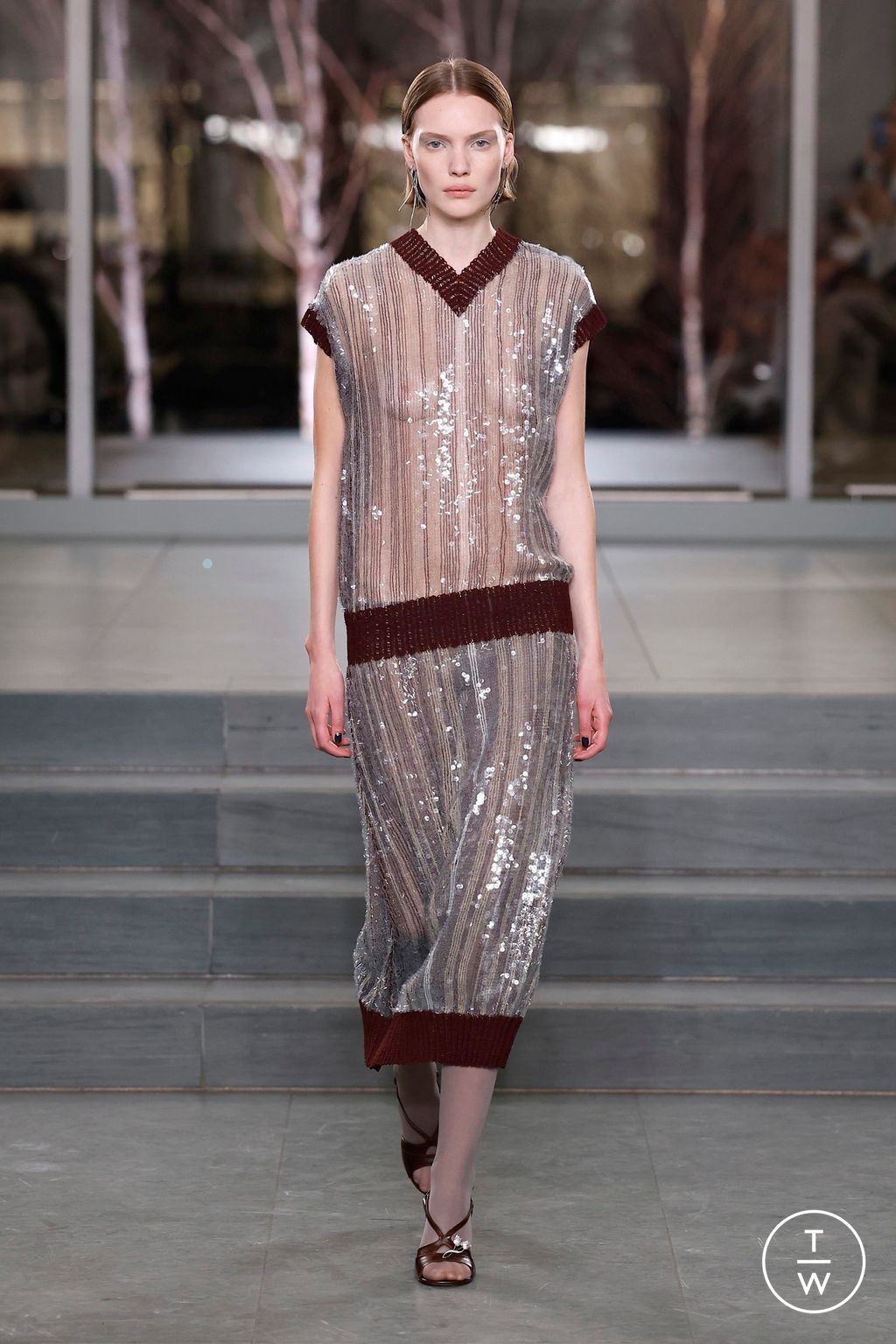 Fashion Week New York Fall/Winter 2025 look 29 from the Tory Burch collection 女装