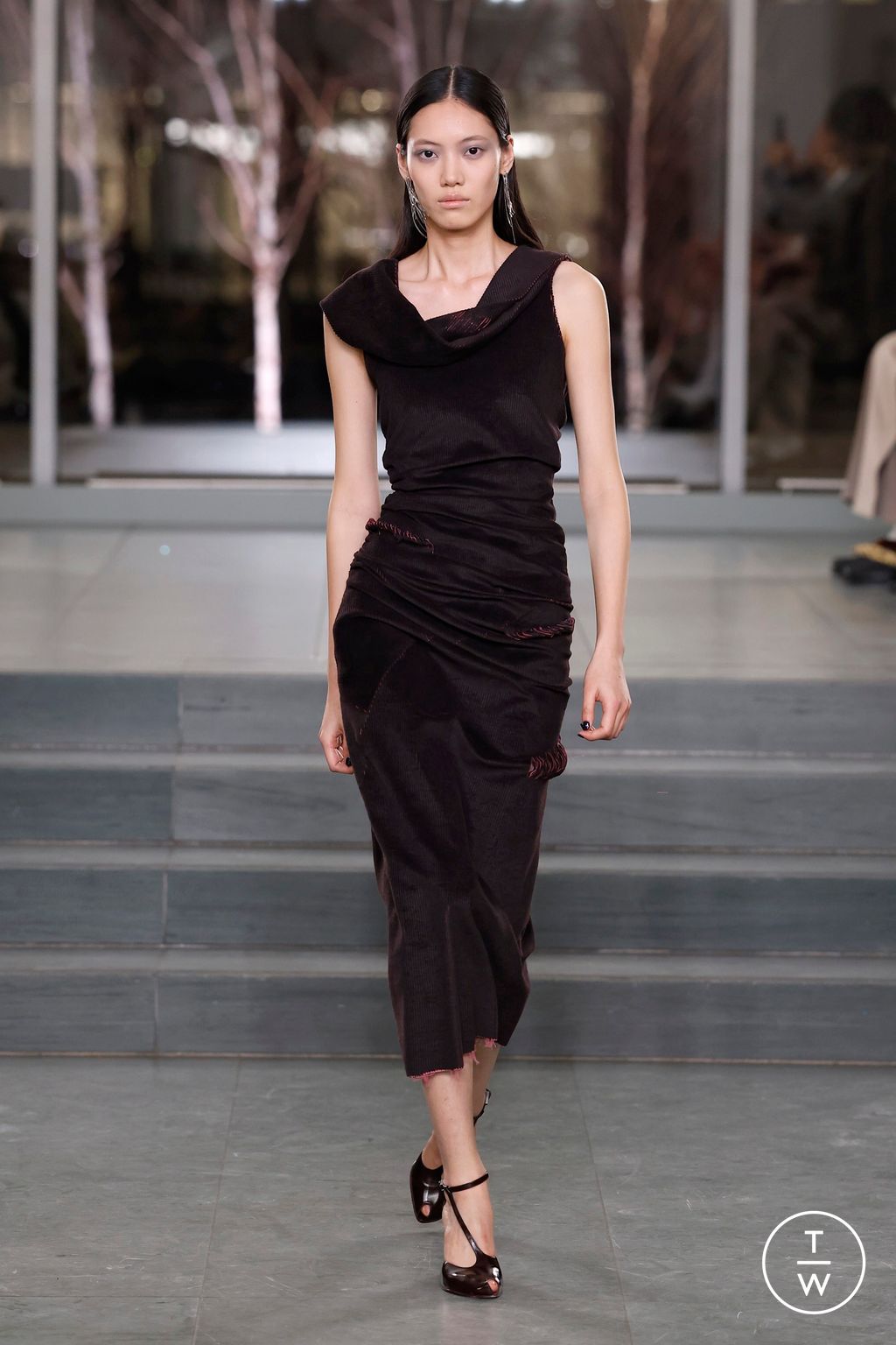 Fashion Week New York Fall/Winter 2025 look 33 from the Tory Burch collection womenswear