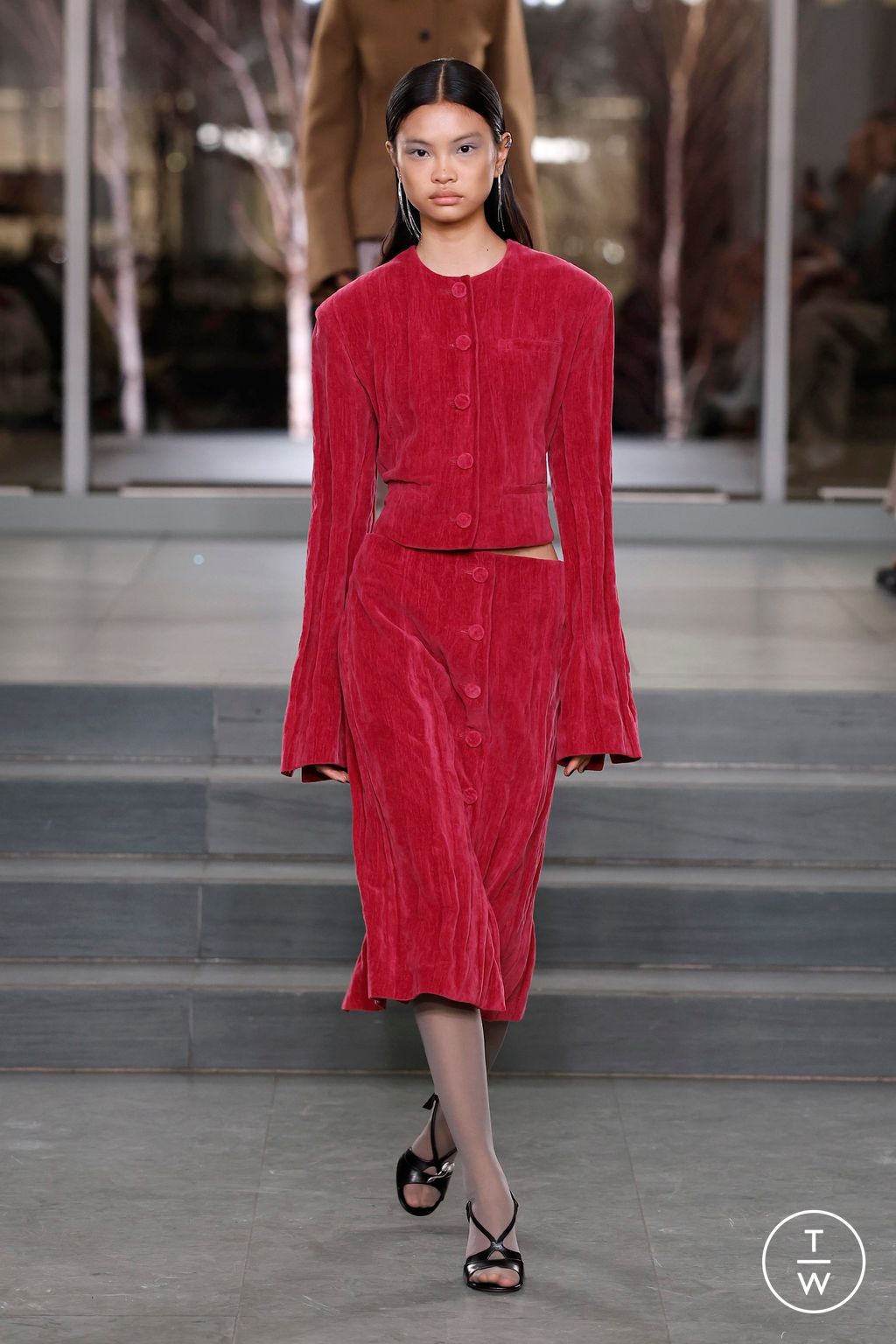 Fashion Week New York Fall/Winter 2025 look 38 from the Tory Burch collection 女装