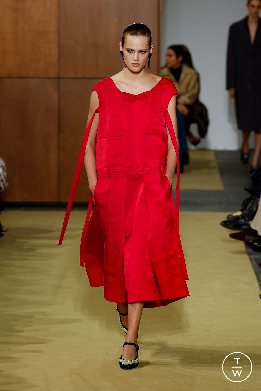 Fashion Week New York Fall/Winter 2026 look 9 from the Tory Burch collection womenswear