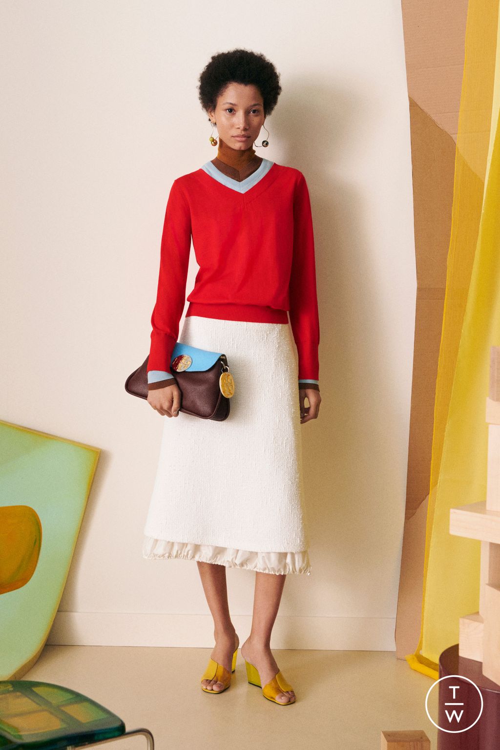 Fashion Week New York Resort 2023 look 2 from the Tory Burch collection 女装